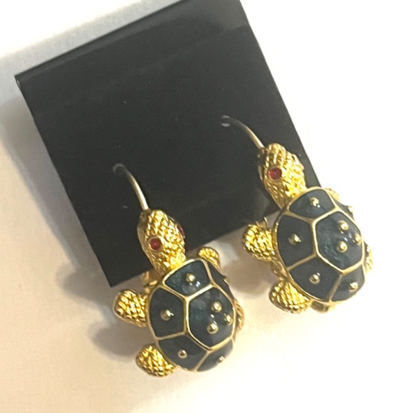 Kenneth Jay Lane Turtle Earrings - Picture 2 of 4